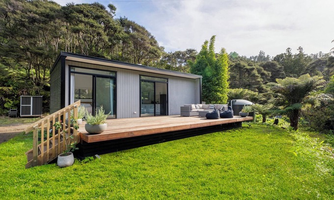 Kuaotunu House | Valley Hideaway - Kūaotunu Holiday Cabin