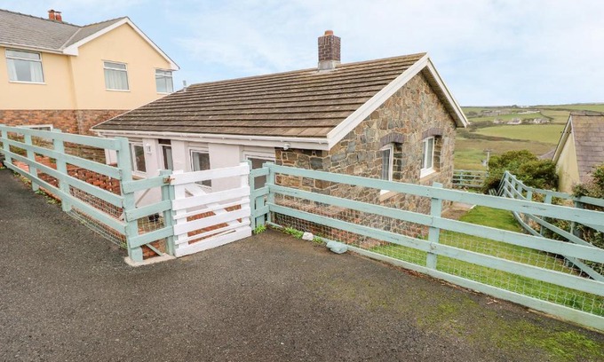 Penycwm House | Valley High