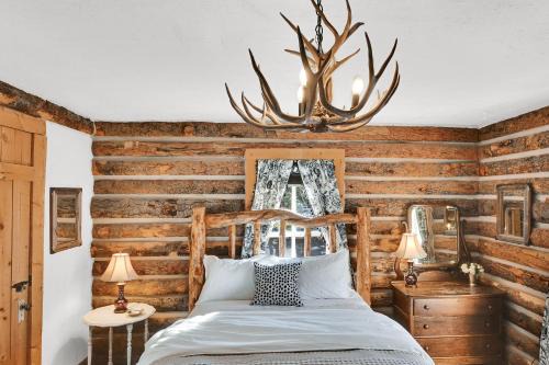 Huntsville Bed & Breakfast | Valley House Inn Log Haven Suite
