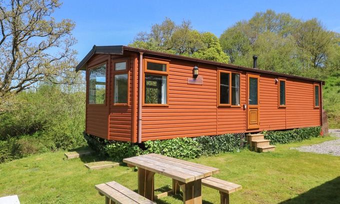 Brushford Cottage | VALLEY LODGE, pet friendly, luxury holiday cottage in Bampton, Devon