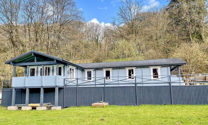 Oakfordbridge Cottage | VALLEY LODGE, pet friendly, with a garden in Bampton, Devon