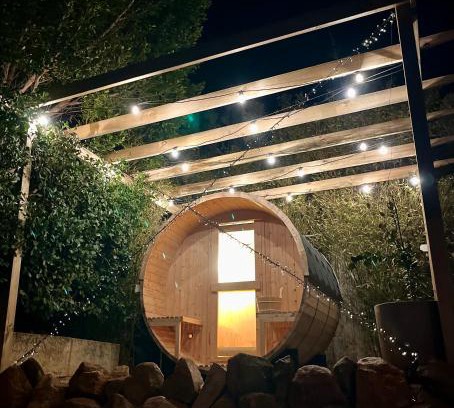 Port Lincoln House | Valley View Home - Barrel Sauna, Woodfired Pizza Oven, Firepit, Kids Playset
