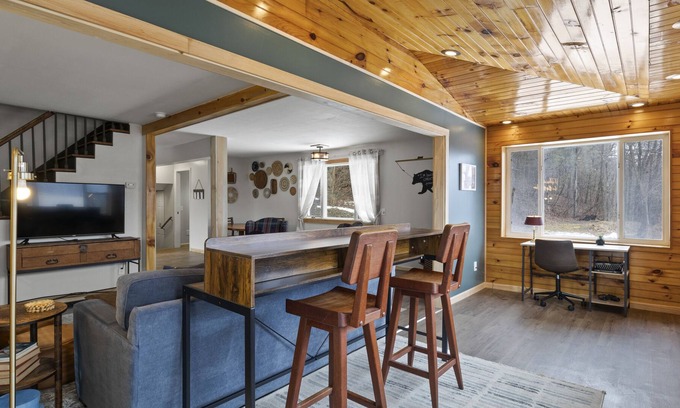 Honeoye House | Valley View | Mins to Lake and Ski | Hot Tub
