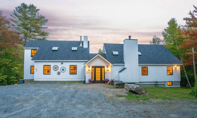 West Dover Apartment | Valley View Villa - Modern Farmhouse W/Hot Tub