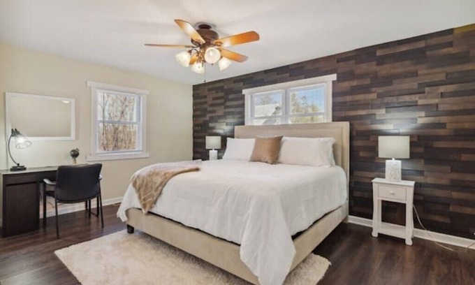 Front Royal House | Valley Vista-Mins to Skyline Drive-HOT TUB- King-Queen Beds, Great location.
