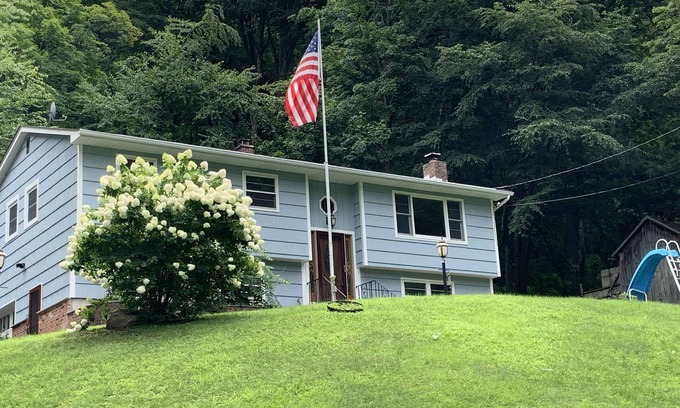 Town of East Fishkill House | ValleyView-Ultimate 3BR Getaway w/Inground Pool by Fahnestock/Appalachian Trail