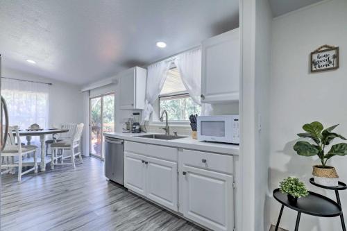 Valrico House | Valrico Retreat with Fire Pit about 18 Mi to Tampa!