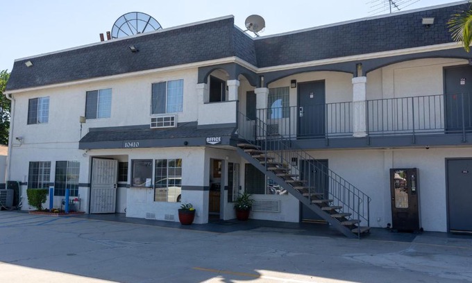 Bellflower Hotel | Value Inn Bellflower