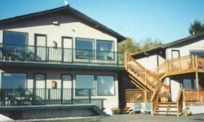 Sekiu Hotel | Van Riper's Resort