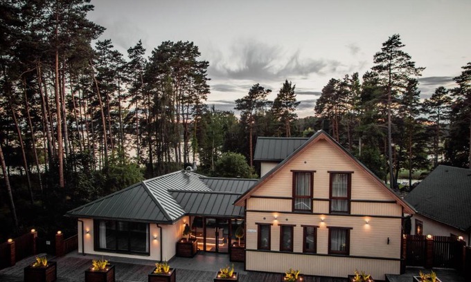 Baltezers Hotel | Vanaga Ligzda