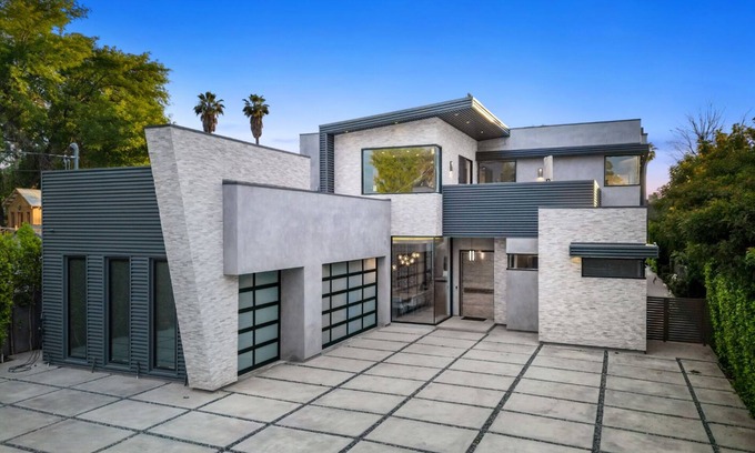 Tarzana House | Vanalden - Luxury Estate, Gated with Entertainer's Backyard