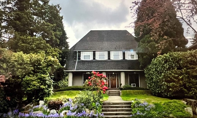 Oakridge House | Vancouver 1930's Heritage Home with all the Modern Comforts