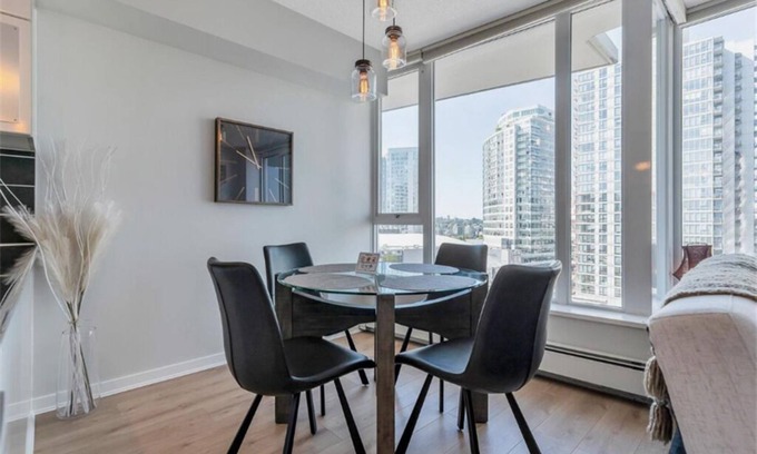 Gastown Condo | Vancouver Bright - 1BR Condo at Central Location