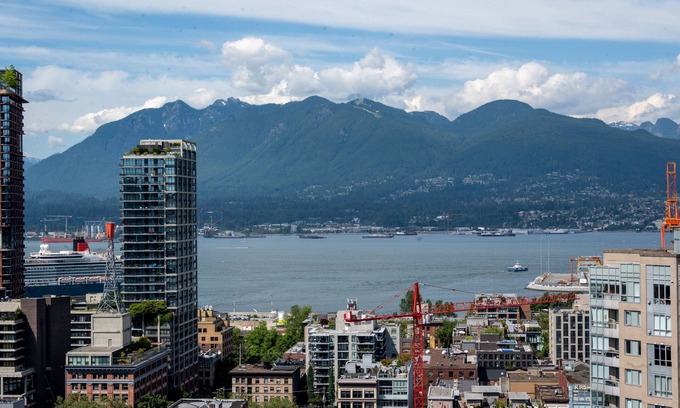 Crosstown Apartment | Vancouver condo: surreal water/mountain/harbor views 2Beds/2BA