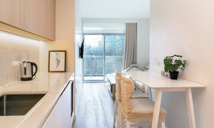 Marpole Condo | Vancouver cozy AC studio,free parking,close to YVR,Skytrain,UBC,hospital