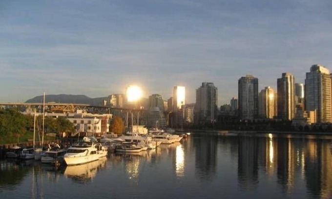 Fairview House | Vancouver False Creek: Deluxe Waterfront TownHome at Granville Island