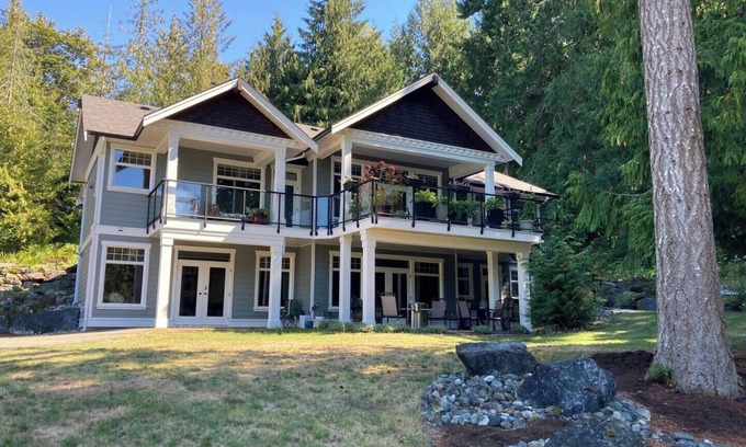 Shawnigan Lake House | Vancouver Island Shawnigan Lake Golf Getaway