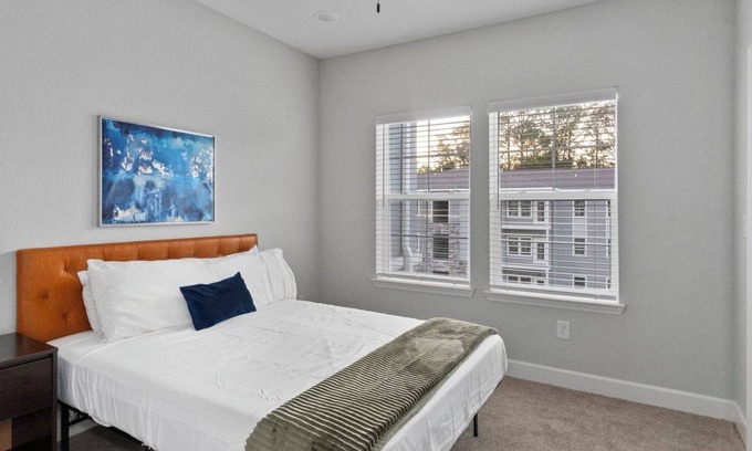 Newberry Apartment | Vanguard 1BD 1 - One Bedroom Apartment, Sleeps 2