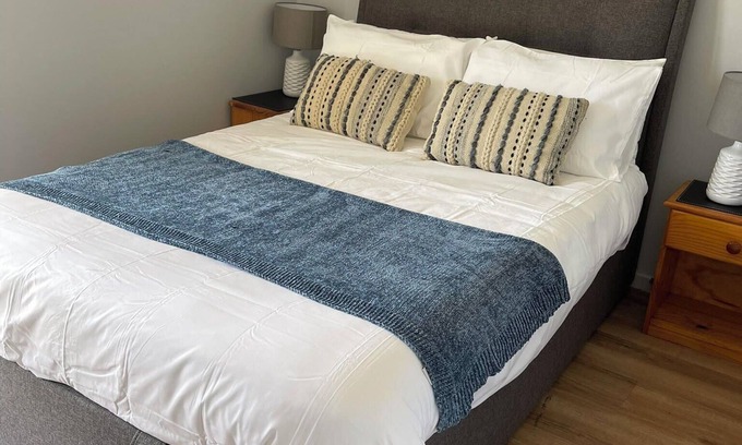 Portarlington House | Vannora Six - cute beach bungalows located a short stroll to the beach