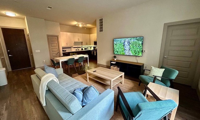 Woodlake - Briar Meadow Apartment | Vargos Long-term Gym pool 2/2 King fully equipped