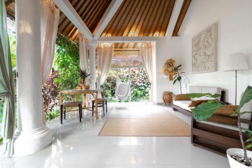 Nyuh Kuning Apartment | Vastu Family villa