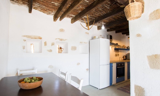 Menetai Cottage | Vatha Traditional Cottage with a View