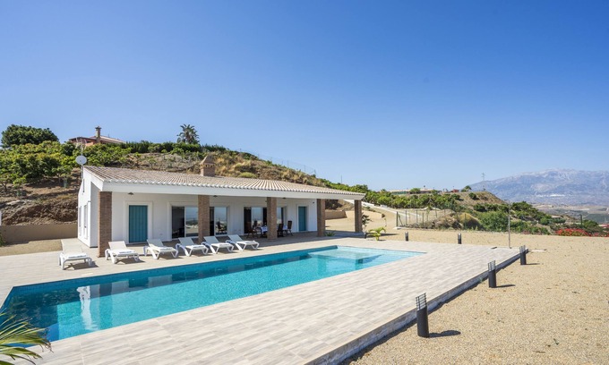 Benamocarra Cottage | VAYAVISTA HOUSE. Fantastic country house with pool.