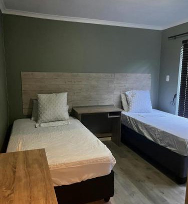 Eikenbosch House | VB Accomodation (STATION HOME)