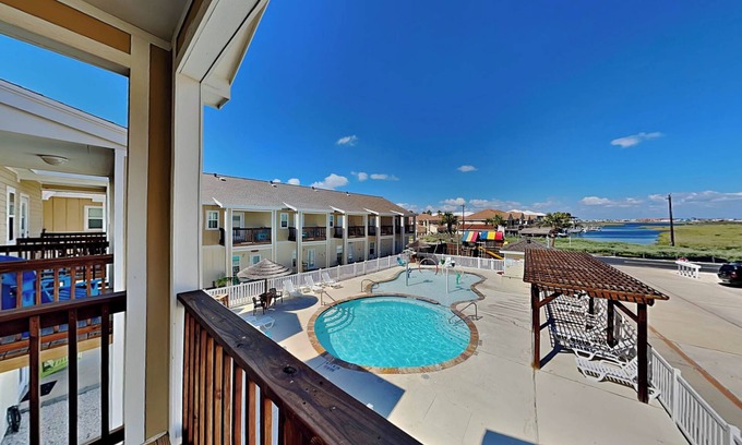 Corpus Christi House | Vbp925-trestles