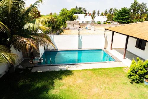 Hyderabad Villa | Vedika FarmsPool4BHKGazeboProjectorWi-Fi