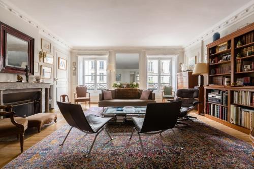 Odeon Apartment | Veeve - Latin Quarter Retreat