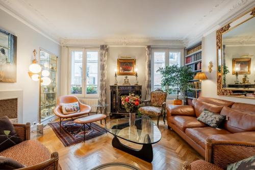 Ternes Apartment | Veeve - Triumphant Design
