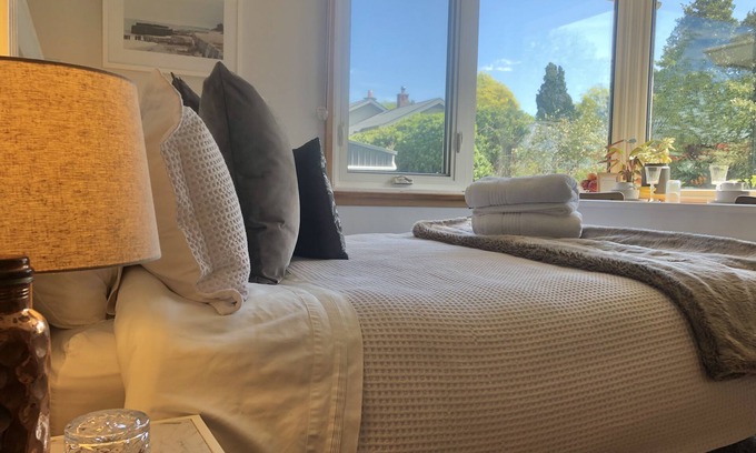 Newstead Bed & Breakfast | Vegan Home Stay- Small Queen Room w Shared Bathroom