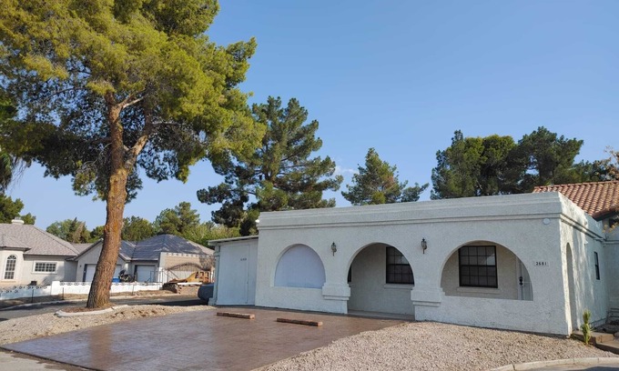 Paradise House | Vegas Contemporary Casita