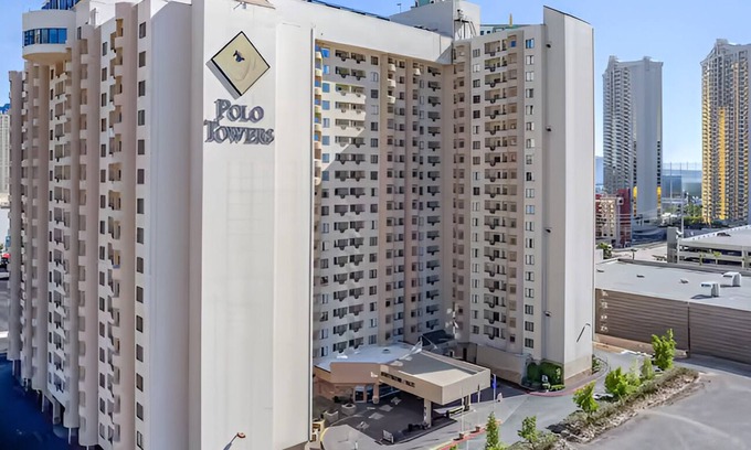 Las Vegas Resort | Vegas Nights F1 Lights Polo Towers at Las Vegas Strip. 2 BR, 2 Baths, Full Kitch