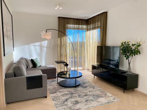 Kesklinn Apartment | Vektor Premium Apartment with Rooftop Garden & Free Parking