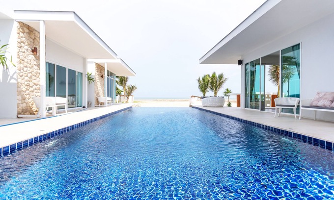 Puk Tian Villa | Vela villa Luxury beachfront Cha am, Thailand