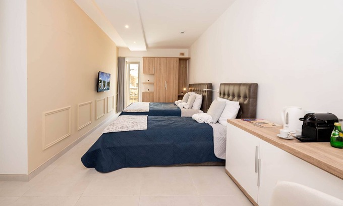 Gzira Hotel | VelaBlu Suites - Triple Room