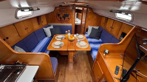 Caleta de Sebo Boat Rental | Velero Puma 32