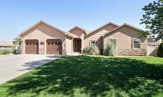Fruita House | Velo II: Dog Friendly & Large Yard!