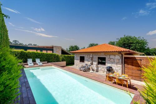 Venade House | Venade Mountain House by Portugal Active