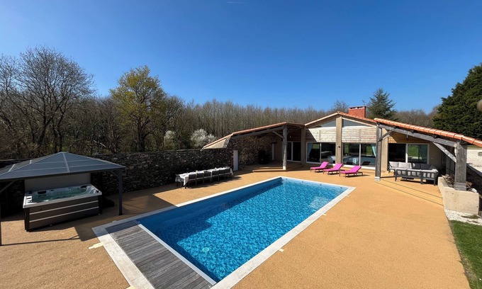 Beaulieu-sous-la-Roche House | Vendée farmhouse, fully renovated with heated swimming pool