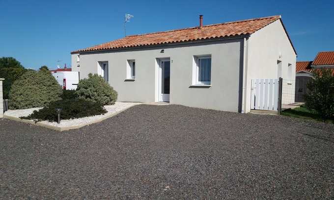 Angles House | Vendée villa, 2 bedrooms, 500m from shops, 1km from town center, 7km from beach