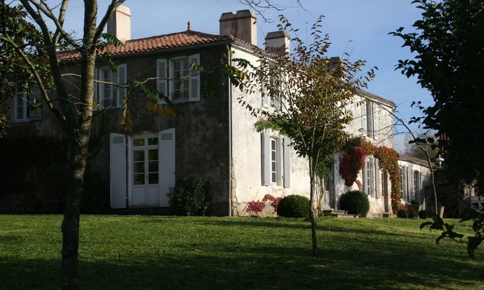 Saint-Etienne-du-Bois House | Vendéen the seventeenth century at 40 minutes from the sea