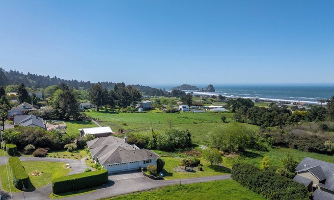 Smith River House | Venetian Charm | 3 Bed, 3 Bath