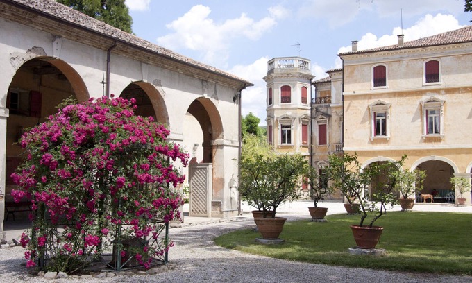 Este House | Venetian Villa fully staffed with private pool, tennis court in 3 hectar garden
