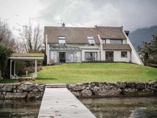 Cessenaz House | Venez Chez Vous Les Pieds dans l'Eau