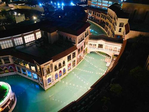 Pinagsama Apartment | Venice Apartments in McKinley Hill BGC Taguig with Netflix and WiFi