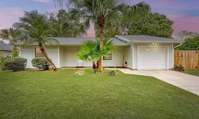 Venice Gardens House | Venice Gardens, 2-Br Pet Friendly Home - Indra
