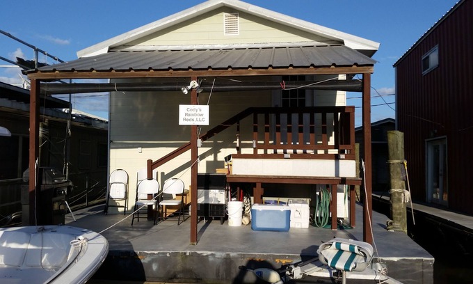 Venice Boat Rental | Venice Houseboat for rent.